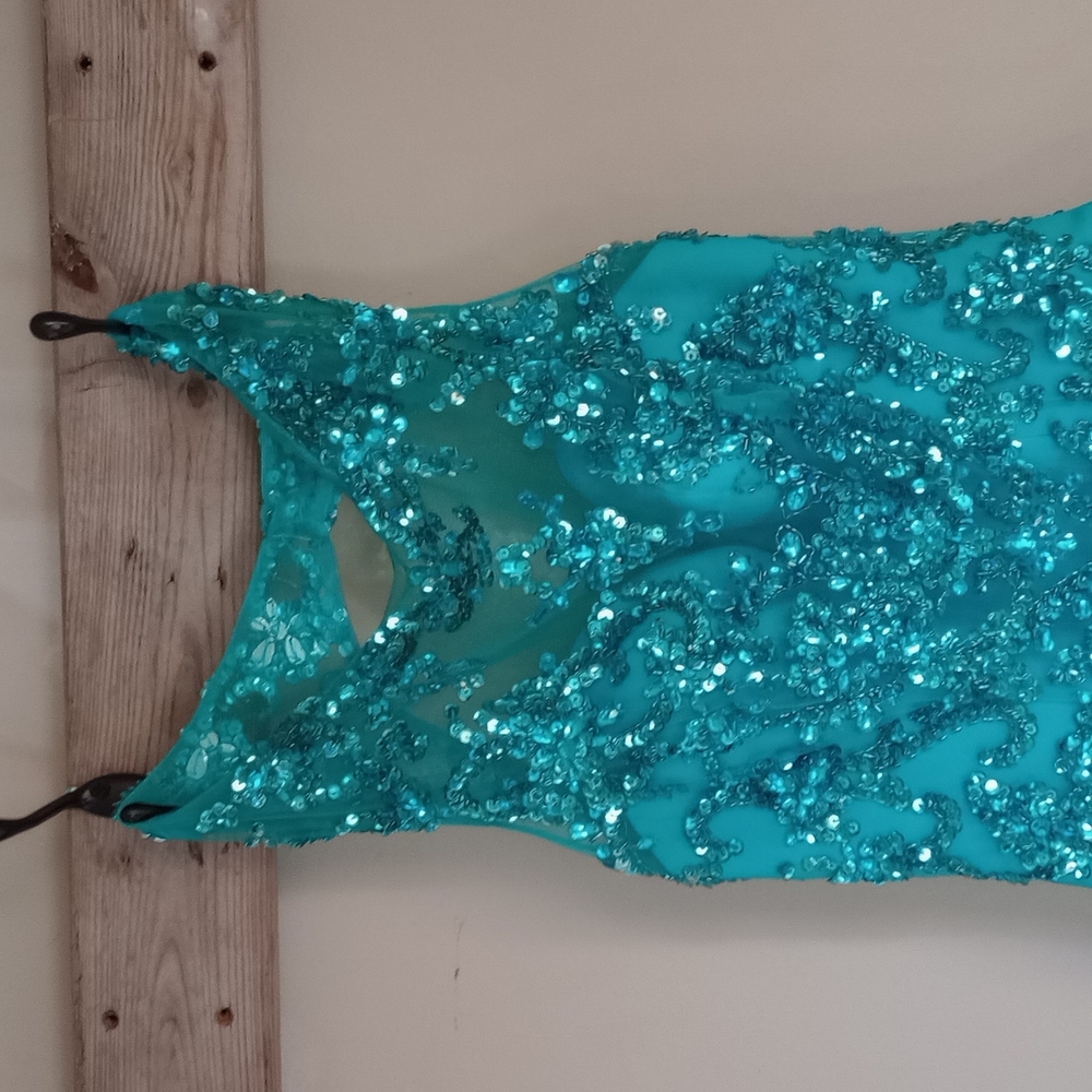 Beautiful size 4 prom dress